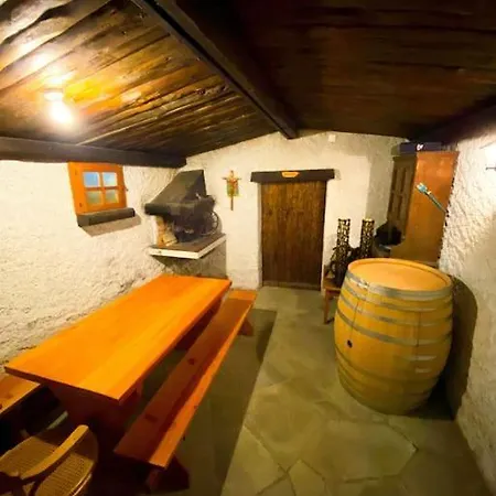 Appartement Typique Avec Carnotzet *